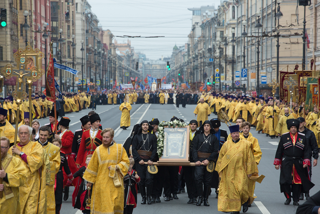 Питер Невский проспект крестный ход