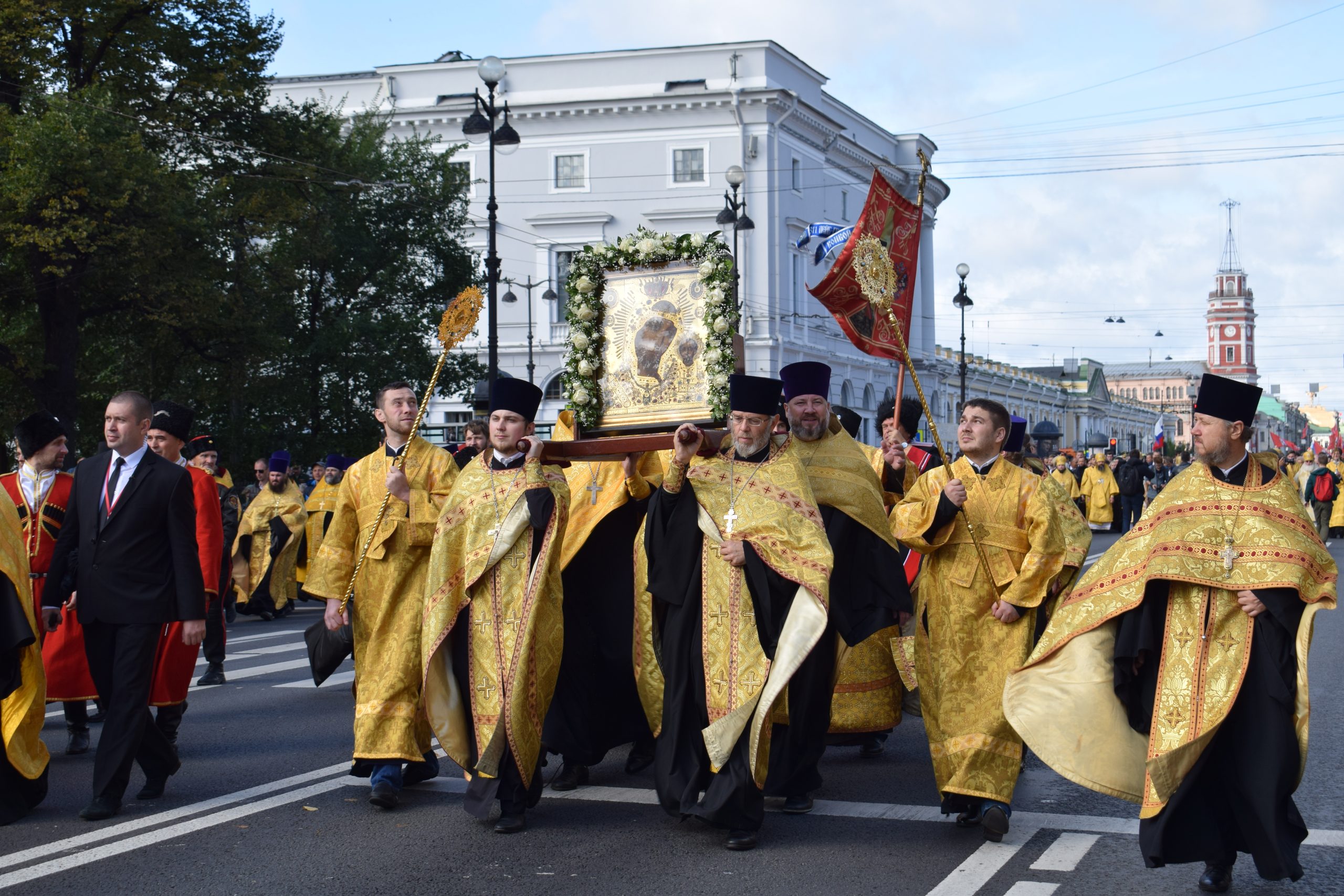 Александр Невский крестный ход