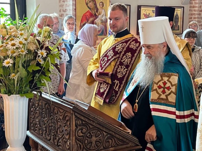 Митрополит Санкт-Петербургский и Ладожский Варсонофий возглавил Литургию в нашем храме
