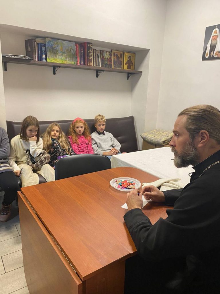 Дети из воскресной школы подготовили подарок своему приходу