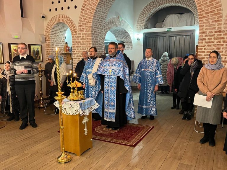 Наш храм встретил праздник Введения во Храм Пресвятой Богородицы