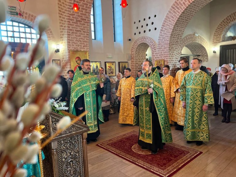 Вербное воскресенье. Фото и видео со службы