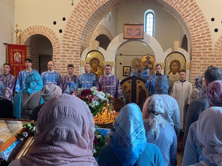 Совпадение Недели Крестопоклонной и праздника Благовещения Пресвятой Богородицы